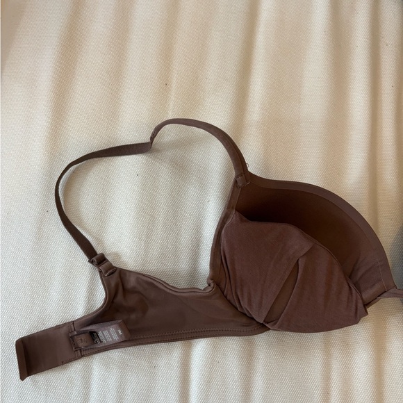 SKIMS BOMBSHELL Bra with built in but removable push-up! - Picture 3 of 4